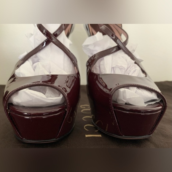 Excellent Condition, Gently Worn, Gucci, Burgundy Patent Leather Pump, Size 37/7 - Picture 3 of 15